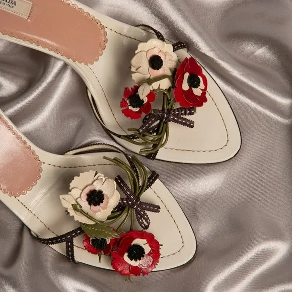 Very Rare PRADA White Florals Sandals - Picture 6 of 9